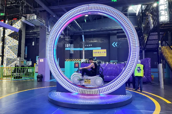 Велосипед 360 градусов Аттракцион Велосипед 360° рассчитан на посетителей от 6 лет и площадки от 60 м². Конструкция включает велосипедный механизм, вращение на 360°, защи